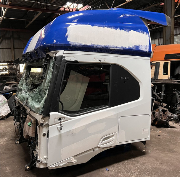 Iveco 2022 - Puerta y piezas: foto 1 Iveco 2022 - Puerta y piezas: foto 1