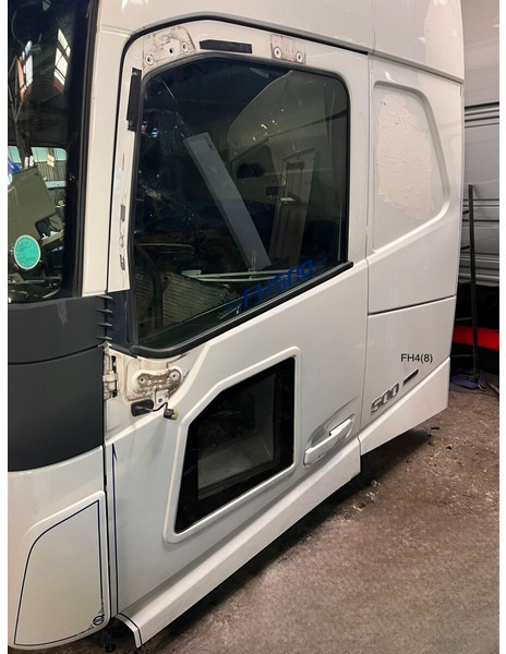 Volvo FH Left side doors - Puerta y piezas: foto 1 Volvo FH Left side doors - Puerta y piezas: foto 1