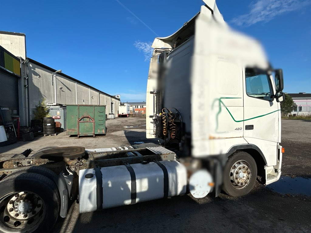 VOLVO FH12 4X2 SEMI CHH- - Camión: foto 4 VOLVO FH12 4X2 SEMI CHH- - Camión: foto 4