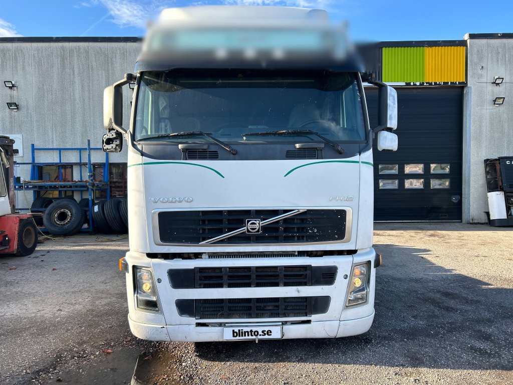 VOLVO FH12 4X2 SEMI CHH- - Camión: foto 2 VOLVO FH12 4X2 SEMI CHH- - Camión: foto 2
