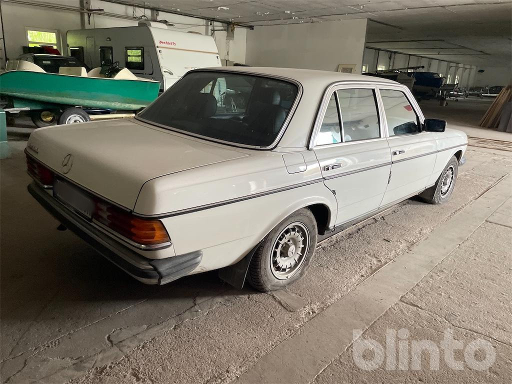 Mercedes 240D W123 (1981) - Coche: foto 3 Mercedes 240D W123 (1981) - Coche: foto 3