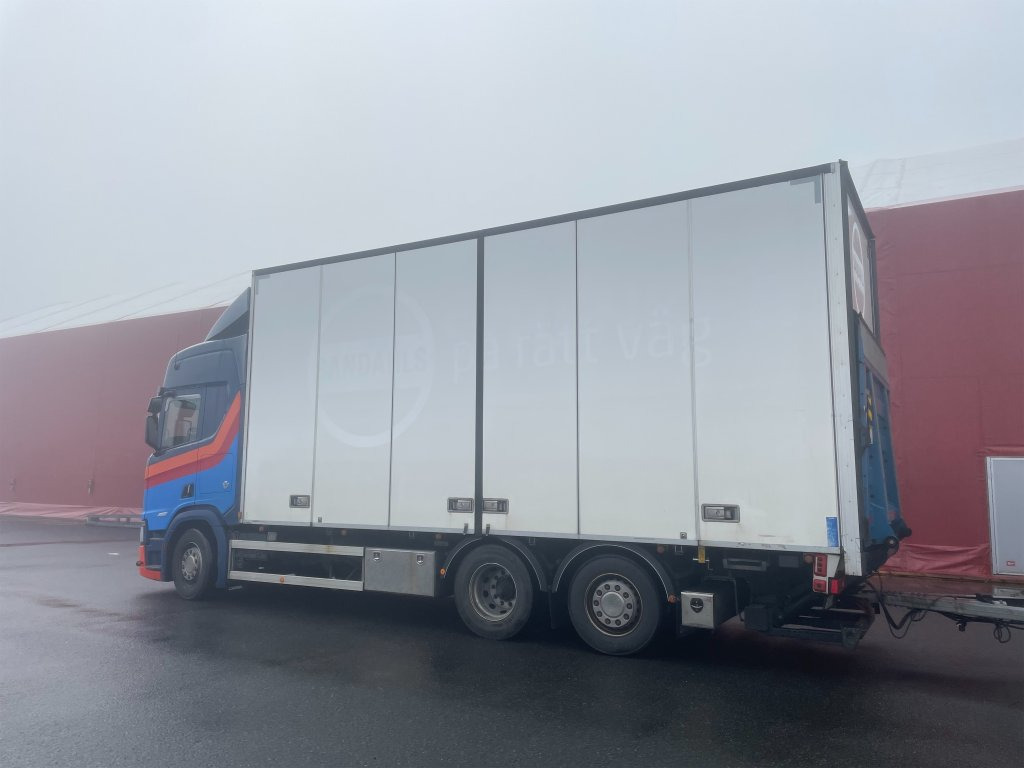 SCANIA R520B6X2*4NB Nextgen - Camión caja cerrada: foto 4 SCANIA R520B6X2*4NB Nextgen - Camión caja cerrada: foto 4