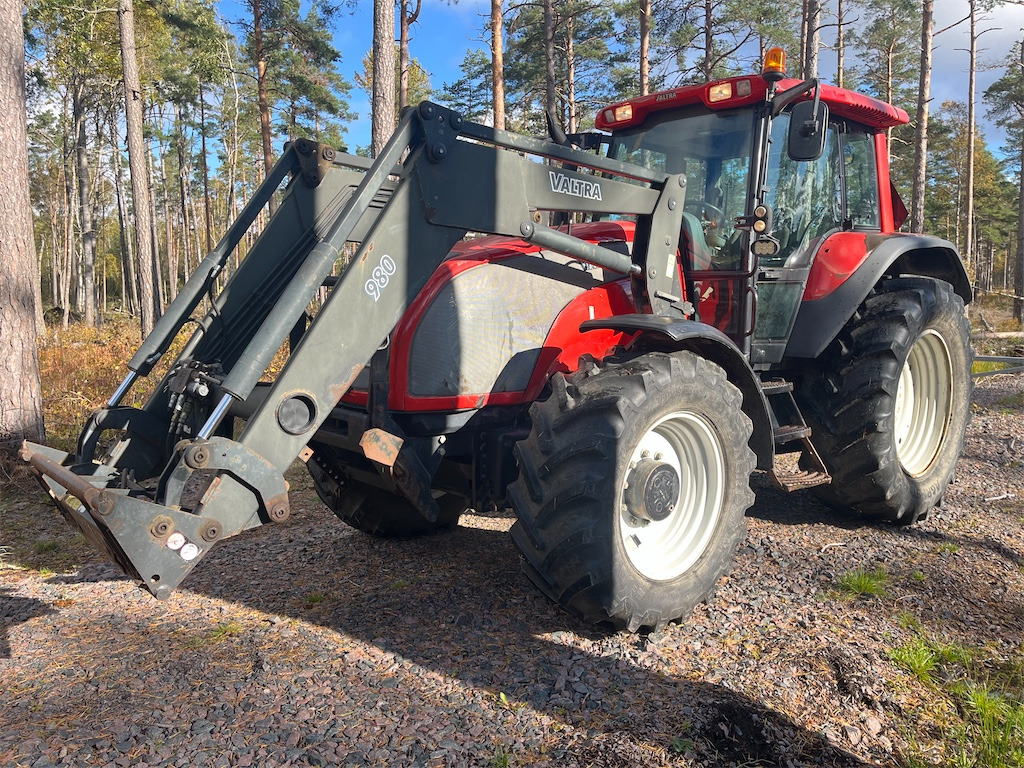 VALTRA T140-4 - Tractor: foto 1 VALTRA T140-4 - Tractor: foto 1