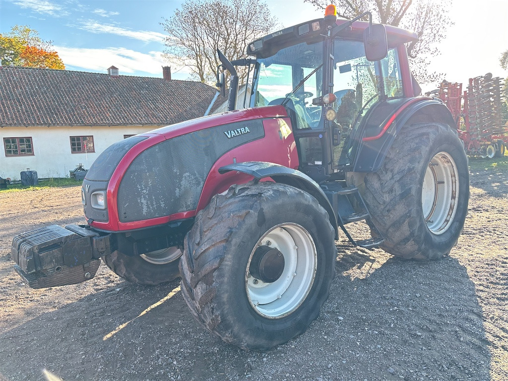 VALTRA T151E - Tractor: foto 1 VALTRA T151E - Tractor: foto 1