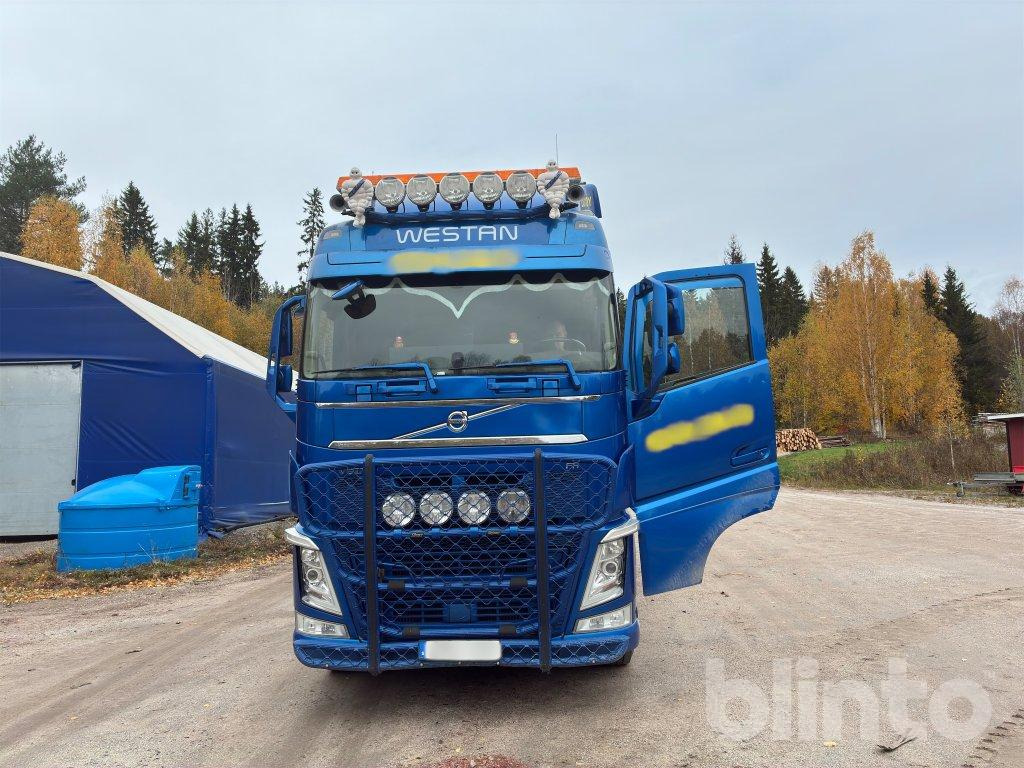 VOLVO FH 64R - Camión forestal, Camión grúa: foto 2 VOLVO FH 64R - Camión forestal, Camión grúa: foto 2