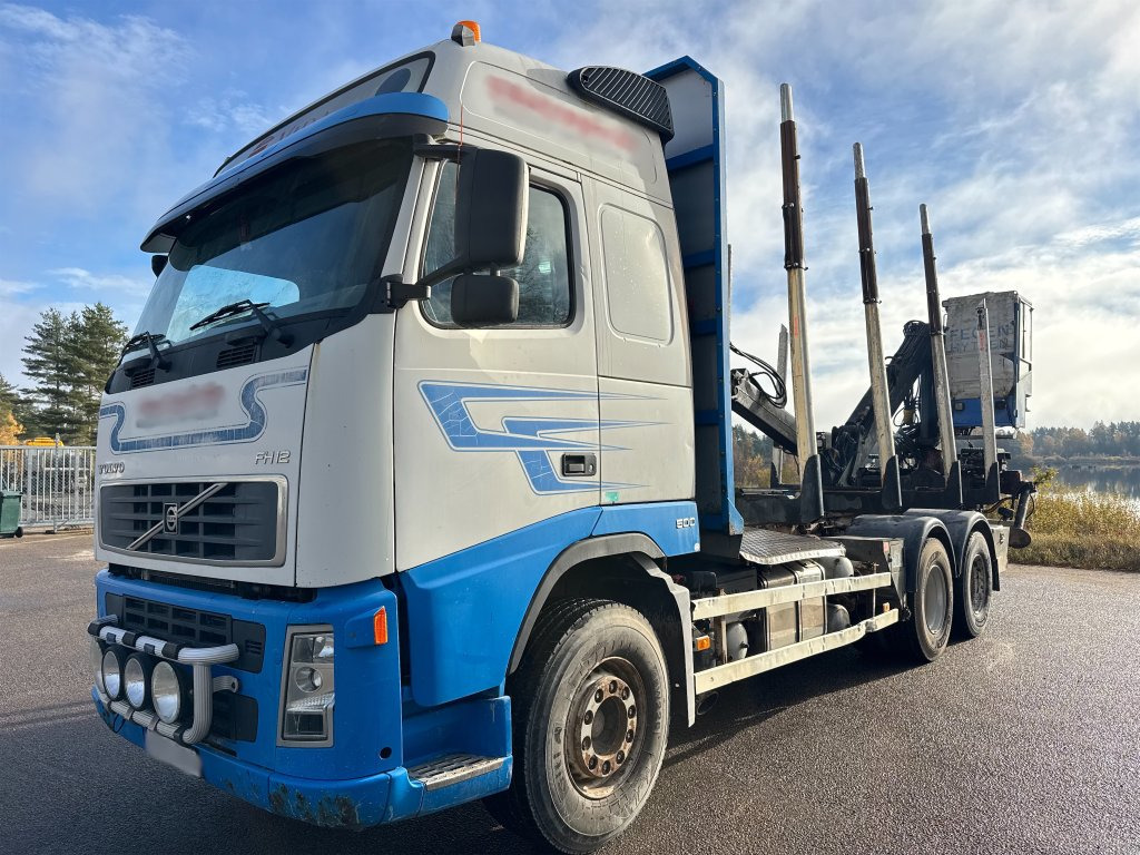 VOLVO FH12 6X4 - Camión forestal: foto 1 VOLVO FH12 6X4 - Camión forestal: foto 1