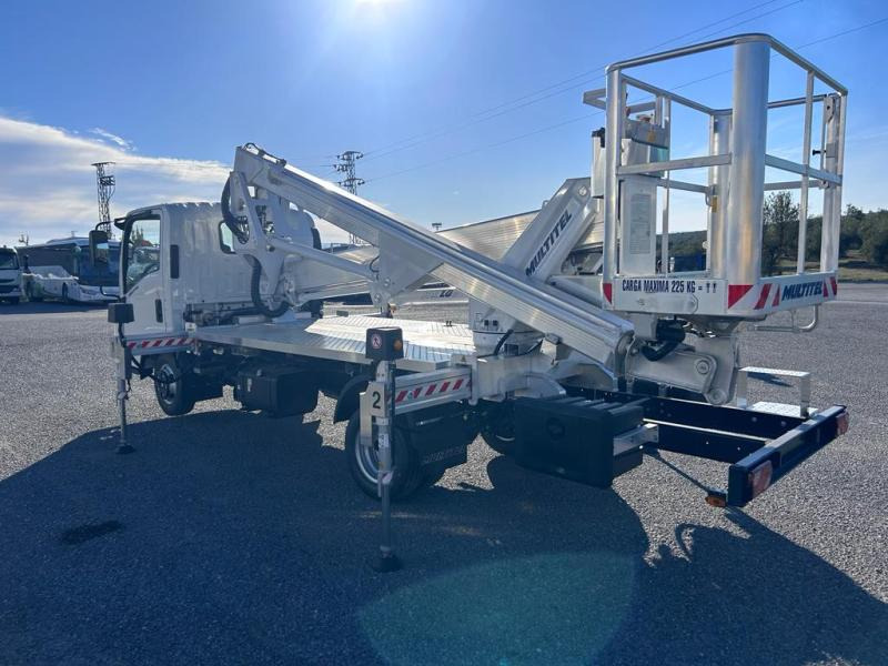 Isuzu HX200 - Camión con plataforma elevadora: foto 1 Isuzu HX200 - Camión con plataforma elevadora: foto 1
