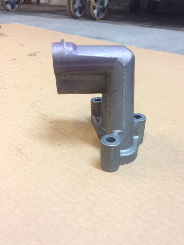 FLANGIA DI COLLEGAMENTO MODULO OLIO MAN 51054406000 - Motor y piezas para Camión: foto 1 FLANGIA DI COLLEGAMENTO MODULO OLIO MAN 51054406000 - Motor y piezas para Camión: foto 1