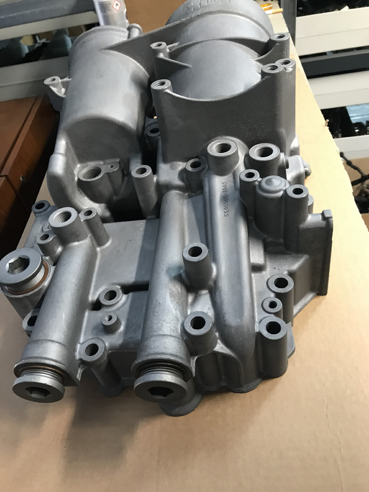 MODULO RAFFREDDAMENTO OLIO MOTORI MAN D2066 / D2676 - Motor y piezas para Camión: foto 3 MODULO RAFFREDDAMENTO OLIO MOTORI MAN D2066 / D2676 - Motor y piezas para Camión: foto 3