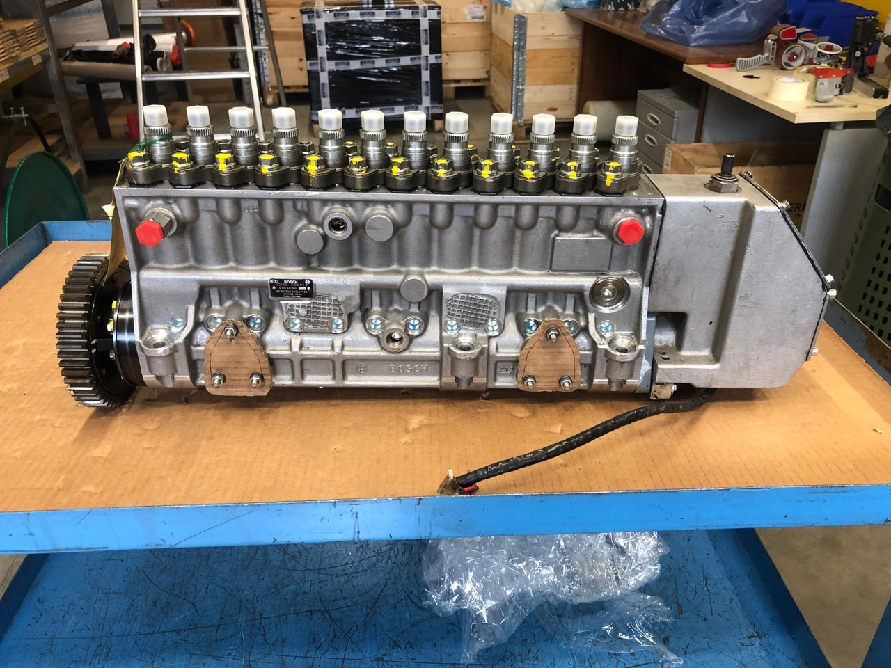 POMPA INIEZIONE MOTORE MAN D2842 - Bomba de combustible: foto 1 POMPA INIEZIONE MOTORE MAN D2842 - Bomba de combustible: foto 1