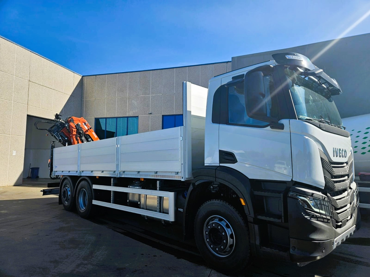 Iveco X-Way AD300X46Z HR ON+ - Camión caja abierta, Camión grúa: foto 3 Iveco X-Way AD300X46Z HR ON+ - Camión caja abierta, Camión grúa: foto 3