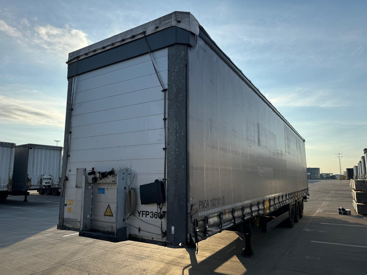 Schmitz Cargobull SCB*S3B - Semirremolque lona: foto 1 Schmitz Cargobull SCB*S3B - Semirremolque lona: foto 1
