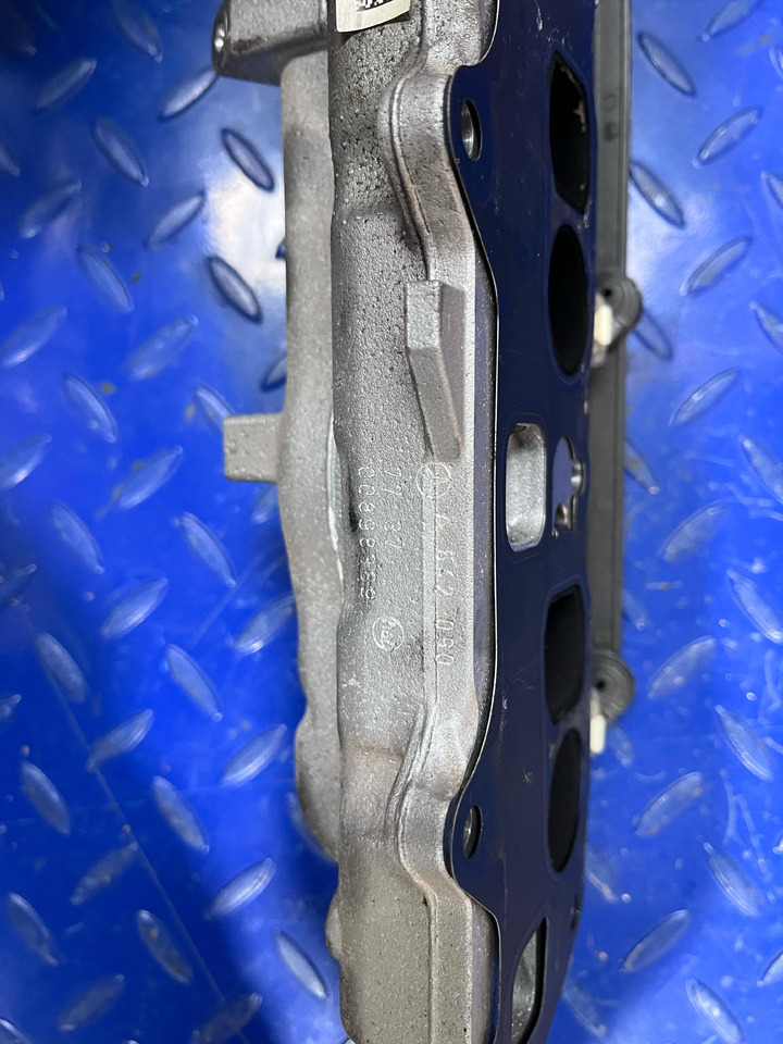 Mercedes Benz A642090 8337 / 7737 - Colector de escape: foto 4 Mercedes Benz A642090 8337 / 7737 - Colector de escape: foto 4