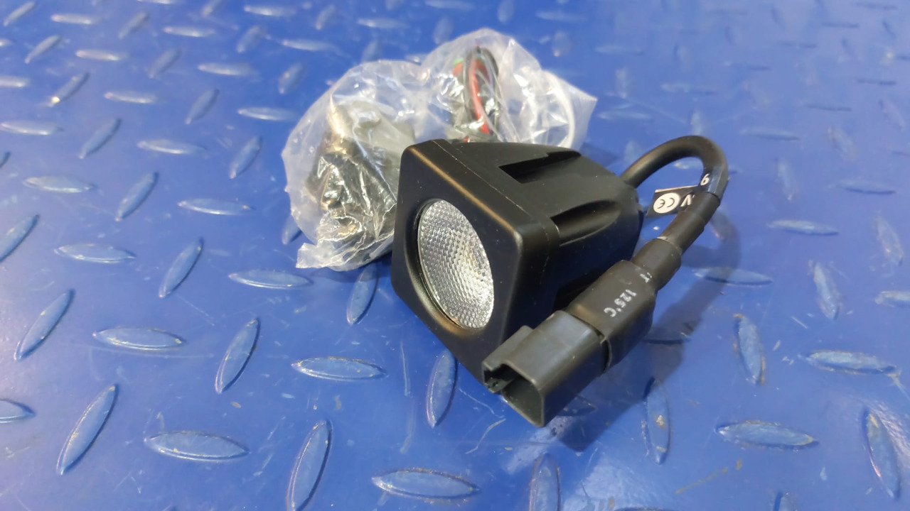 WELDEX-1040S Far lumina de lucru - Faro delantero para Maquinaria de construcción: foto 1 WELDEX-1040S Far lumina de lucru - Faro delantero para Maquinaria de construcción: foto 1