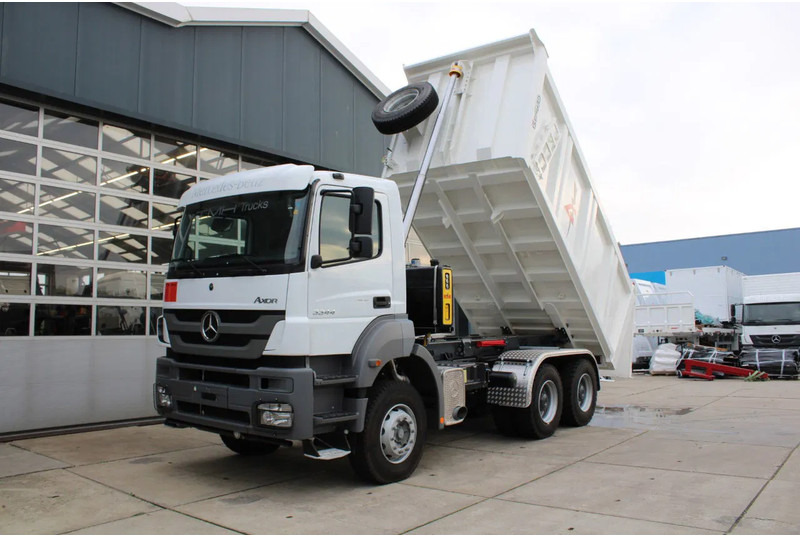 Leasing de Mercedes-Benz Axor 3344 K 6x4 Tipper Truck Mercedes-Benz Axor 3344 K 6x4 Tipper Truck: foto 7 Leasing de Mercedes-Benz Axor 3344 K 6x4 Tipper Truck Mercedes-Benz Axor 3344 K 6x4 Tipper Truck: foto 7