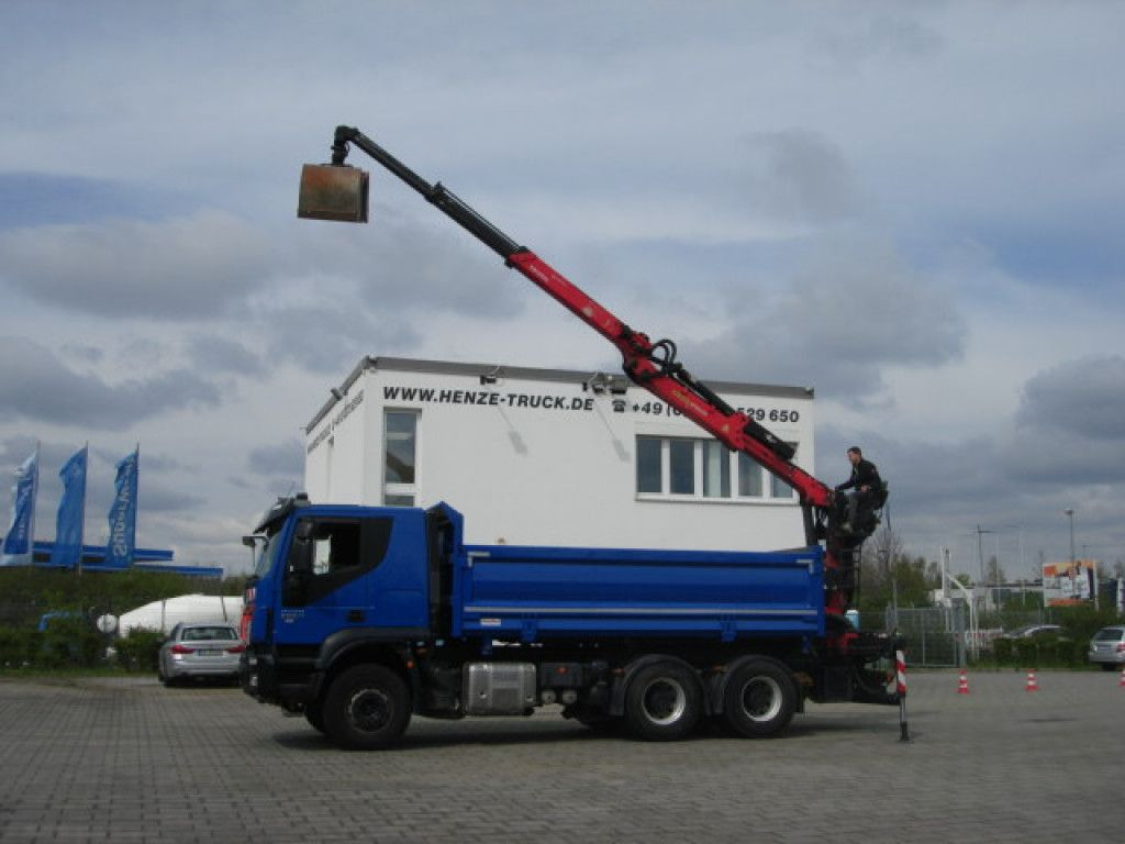 Iveco TRACKER 260T50 6x4 3-Achs Kipper Heckkran Espilo - Camión grúa: foto 1 Iveco TRACKER 260T50 6x4 3-Achs Kipper Heckkran Espilo - Camión grúa: foto 1