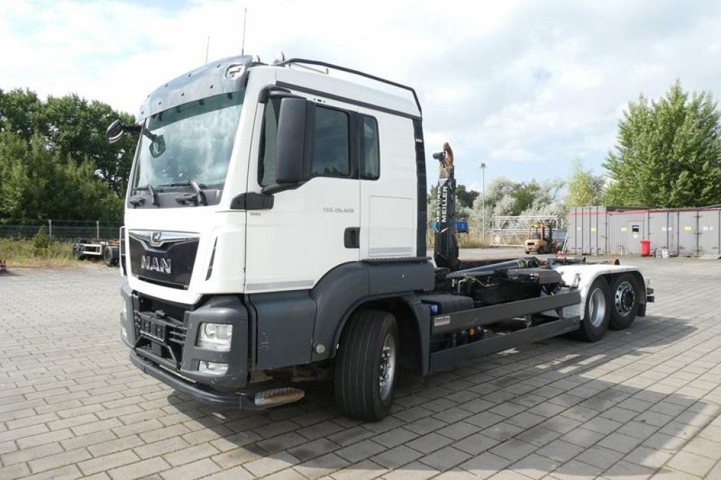 MAN TG-S 26.420/6x2 Abrollkipper - Camión multibasculante: foto 2 MAN TG-S 26.420/6x2 Abrollkipper - Camión multibasculante: foto 2