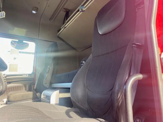 DAF XF 480 vollucht, low deck,met hefschotel, space cab, automaat, nieuwe apk......... - Cabeza tractora: foto 4 DAF XF 480 vollucht, low deck,met hefschotel, space cab, automaat, nieuwe apk......... - Cabeza tractora: foto 4