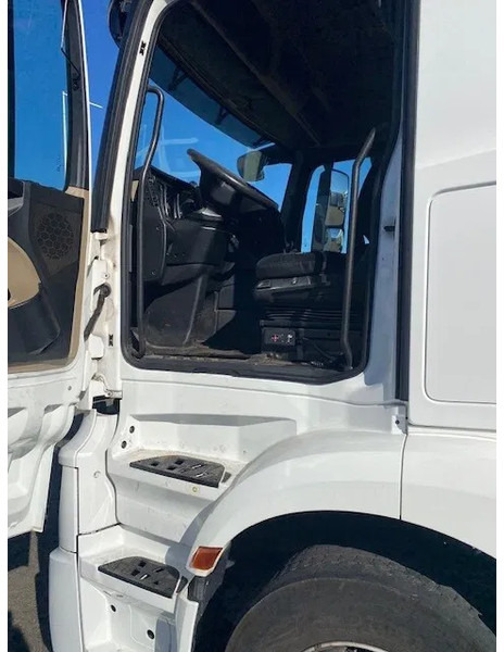 Mercedes-Benz Actros 1840 stream space cabine met spoilers fenders en zonneklep - Cabeza tractora: foto 3 Mercedes-Benz Actros 1840 stream space cabine met spoilers fenders en zonneklep - Cabeza tractora: foto 3