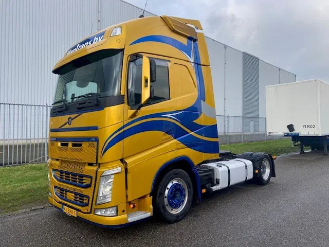 Volvo FH 13.460 "low deck" trekker, met XL cabine, special paint en incl parc cool, fridge, - Cabeza tractora: foto 1 Volvo FH 13.460 "low deck" trekker, met XL cabine, special paint en incl parc cool, fridge, - Cabeza tractora: foto 1