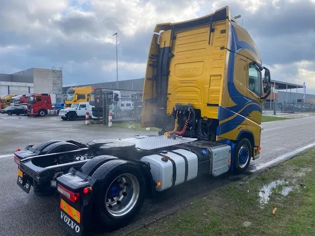 Volvo FH 13.460 "low deck" trekker, met XL cabine, special paint en incl parc cool, fridge, - Cabeza tractora: foto 4 Volvo FH 13.460 "low deck" trekker, met XL cabine, special paint en incl parc cool, fridge, - Cabeza tractora: foto 4