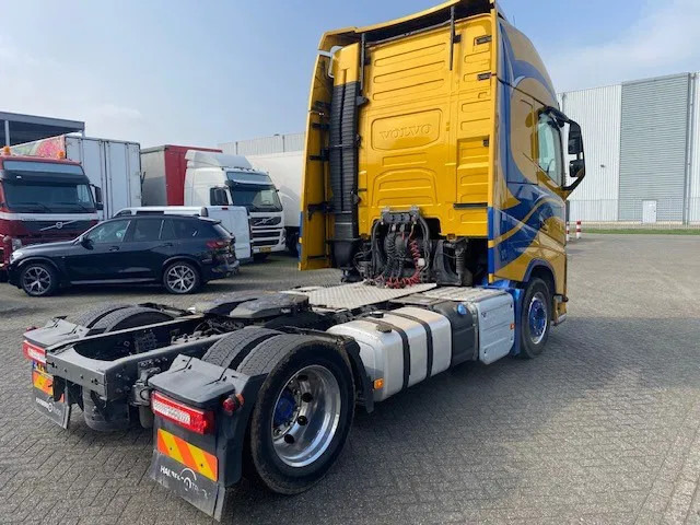 Volvo FH 13.460 mega trekker , XL cabine, parc cool , voll lucht., beauty..... - Cabeza tractora: foto 4 Volvo FH 13.460 mega trekker , XL cabine, parc cool , voll lucht., beauty..... - Cabeza tractora: foto 4