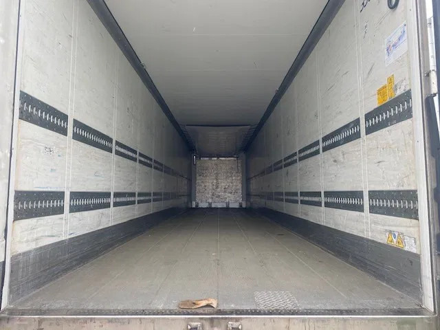 Schmitz Cargobull sko koelvries met carrier vector motor, saf assen disc brakes, 2 x lift , tuv gultig - Semirremolque frigorífico: foto 5 Schmitz Cargobull sko koelvries met carrier vector motor, saf assen disc brakes, 2 x lift , tuv gultig - Semirremolque frigorífico: foto 5