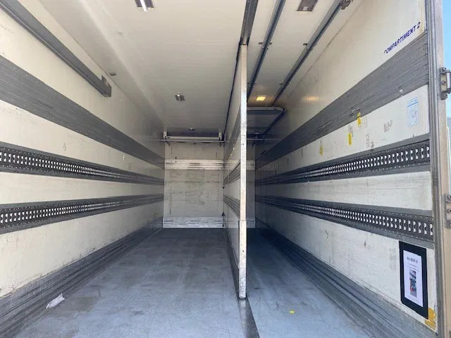 Volvo FM 330 2 temp koelvriesbak , 760 lang, 2 comp, carrier koeler, D"hollandia klep - Camión frigorífico: foto 4 Volvo FM 330 2 temp koelvriesbak , 760 lang, 2 comp, carrier koeler, D"hollandia klep - Camión frigorífico: foto 4