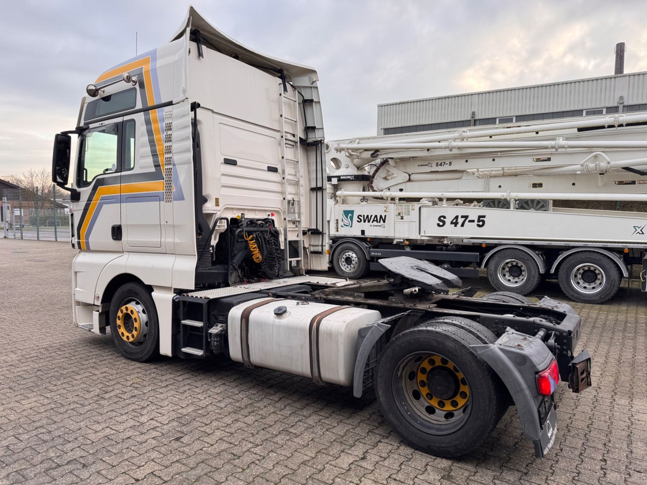 MAN TGX 18.440 4x2 LLS-U LowLiner XXL - Cabeza tractora: foto 3 MAN TGX 18.440 4x2 LLS-U LowLiner XXL - Cabeza tractora: foto 3