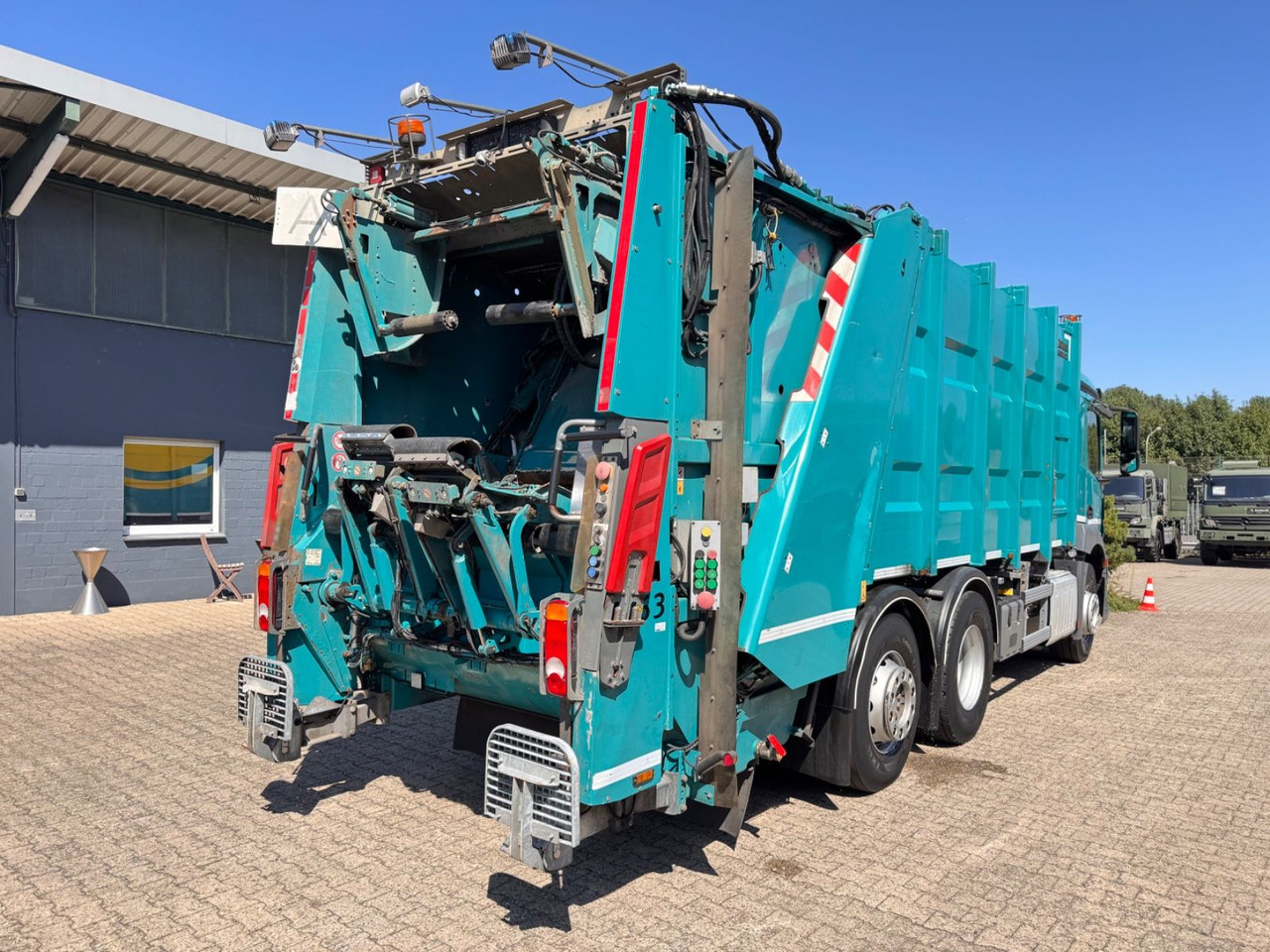 Mercedes-Benz 2533 Antos Müllwagen Zöller ATM bei 90Tkm - Camión de basura: foto 4 Mercedes-Benz 2533 Antos Müllwagen Zöller ATM bei 90Tkm - Camión de basura: foto 4