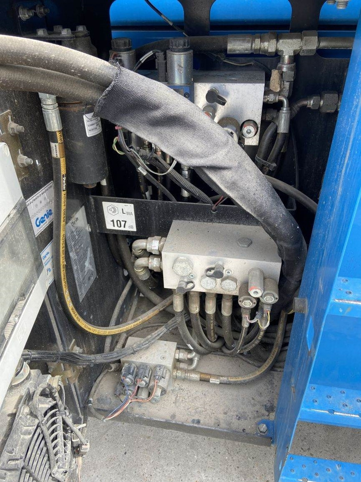 Plataforma de tijeras Genie GS4390RT (3214): foto 14