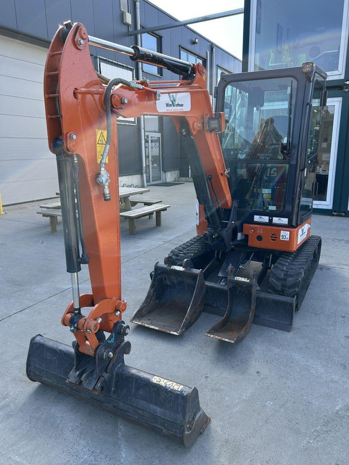 Hitachi ZX26U-6 (9989) - Miniexcavadora: foto 4 Hitachi ZX26U-6 (9989) - Miniexcavadora: foto 4