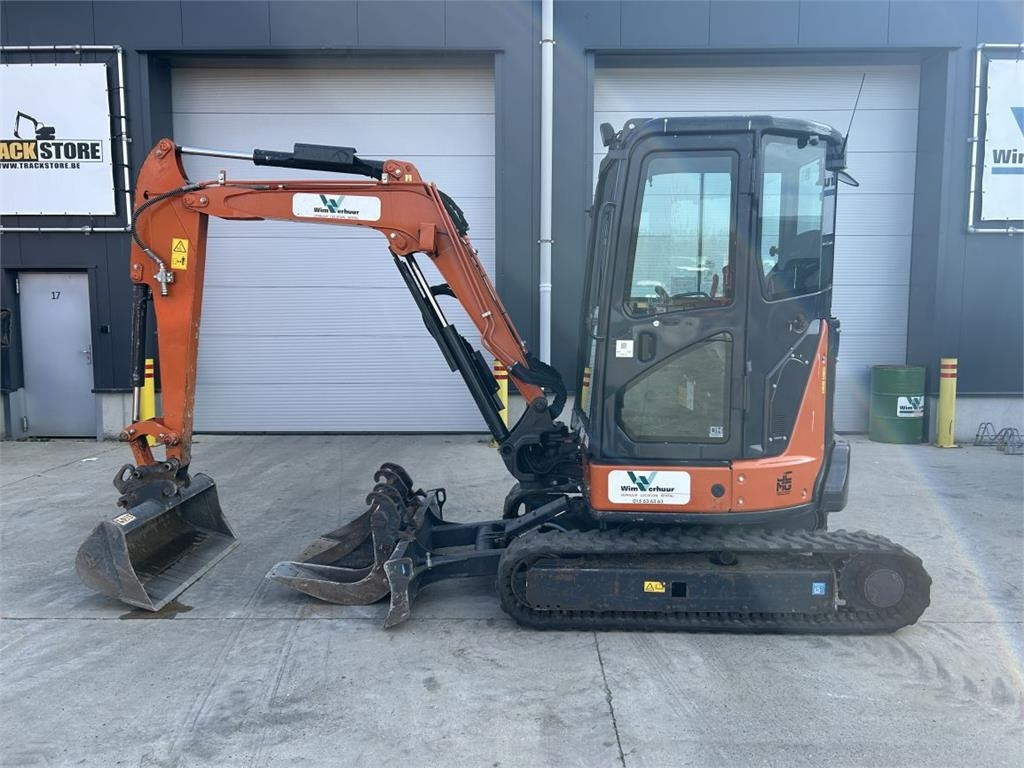 Hitachi ZX33U-6 (7740) - Miniexcavadora: foto 1 Hitachi ZX33U-6 (7740) - Miniexcavadora: foto 1