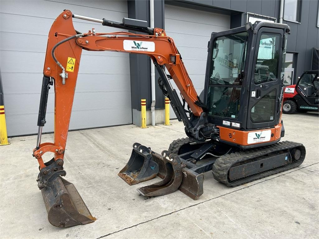Hitachi ZX33U-6 (7789) - Miniexcavadora: foto 2 Hitachi ZX33U-6 (7789) - Miniexcavadora: foto 2