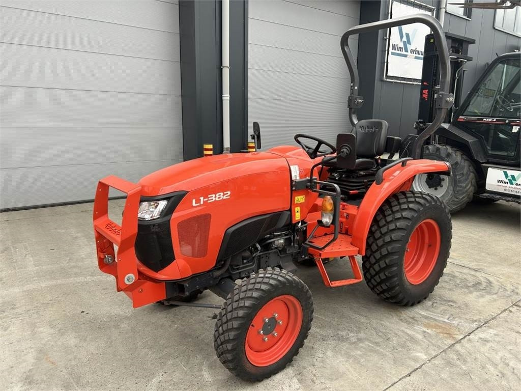 Kubota L1-382 (7325) - Tractor municipal: foto 1 Kubota L1-382 (7325) - Tractor municipal: foto 1