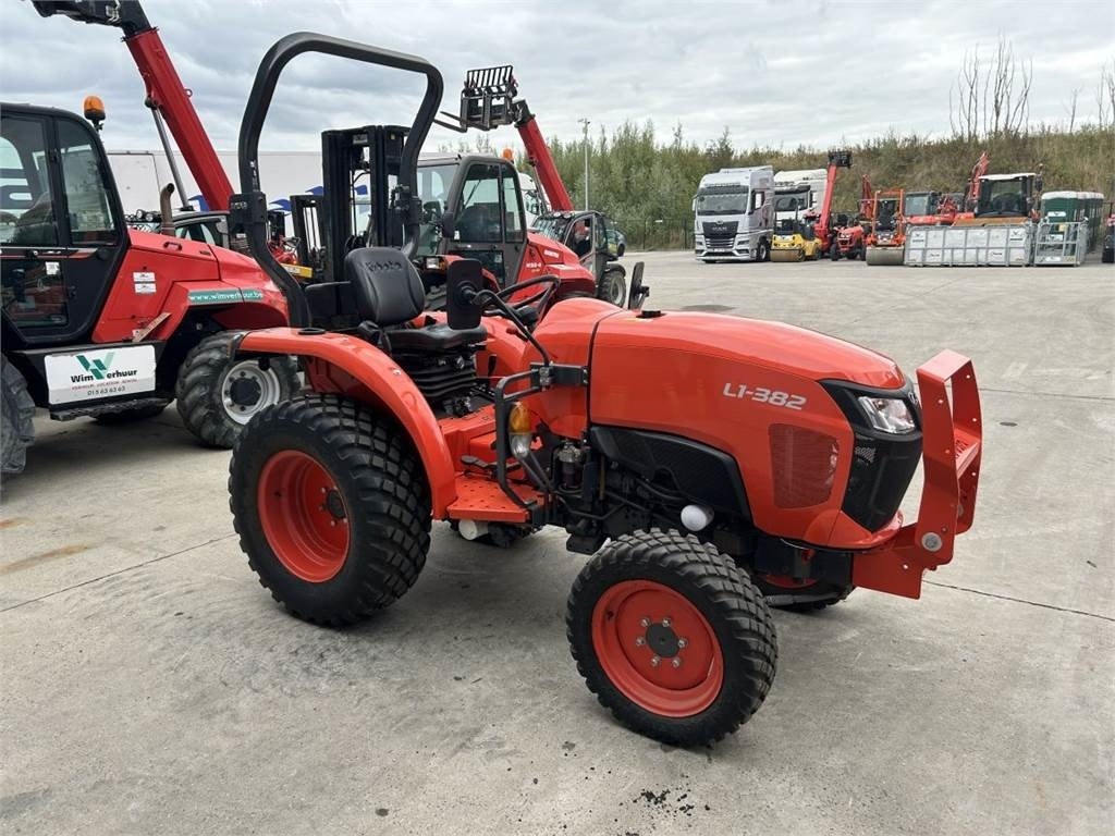 Kubota L1-382 (7325) - Tractor municipal: foto 2 Kubota L1-382 (7325) - Tractor municipal: foto 2